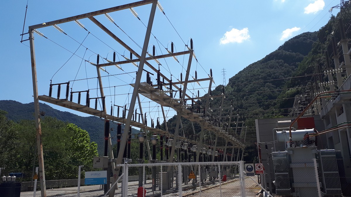 L'actuació a la subestació de Susqueda s'ha fet en els seccionadors d’alta tensió del parc de 110 kV.
