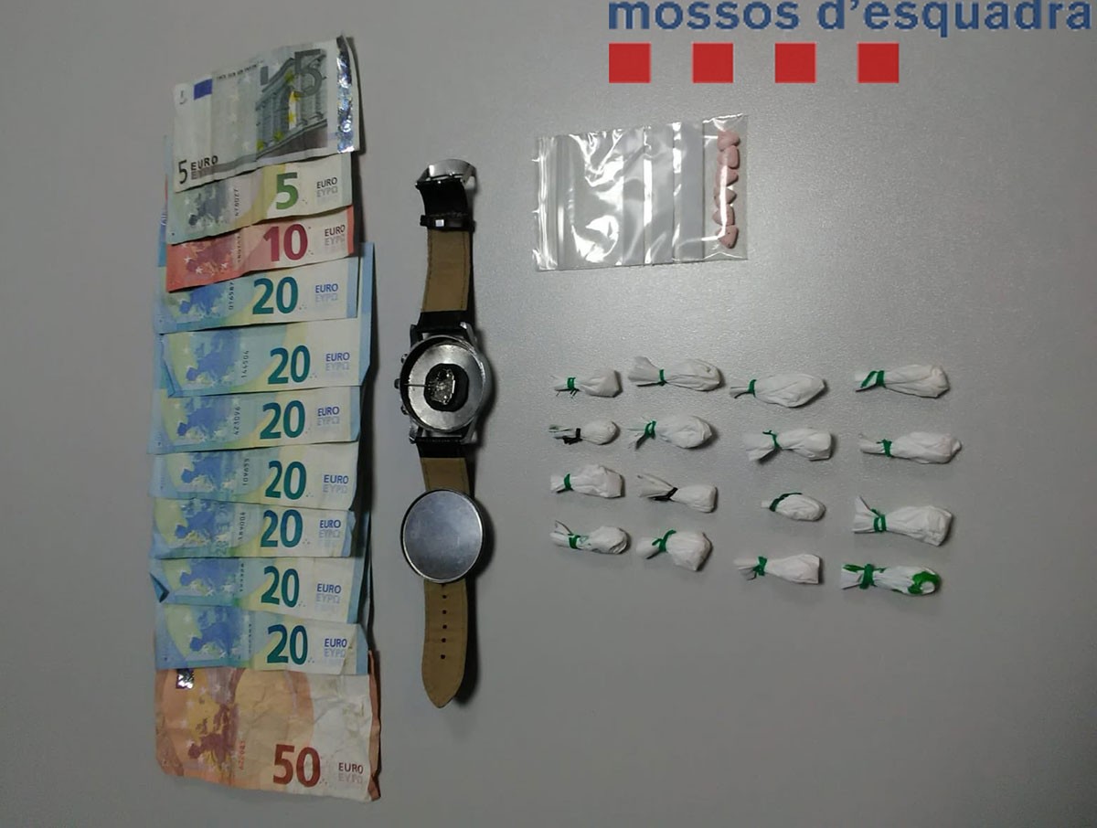 Detall de la droga requisada pels Mossos d'Esquadra a un veí de Sitges durant el dispositiu de seguretat de la Festa Major