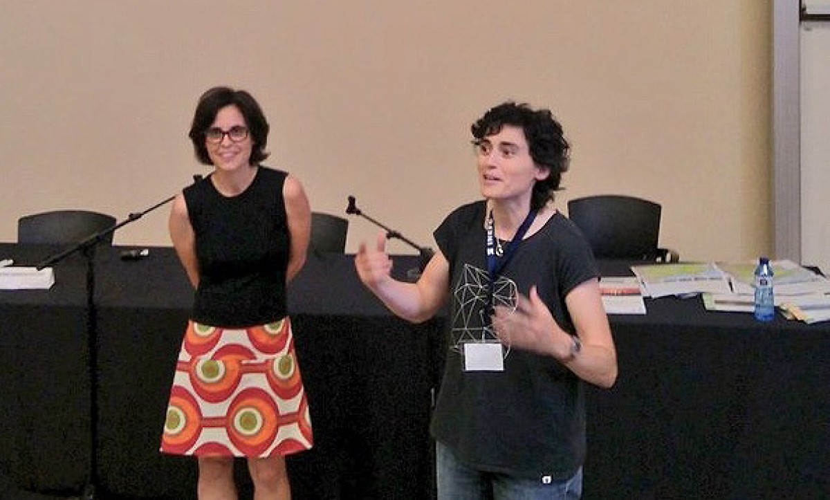 Anna Vilanova i Susanna Soler durant la presentació de l'article