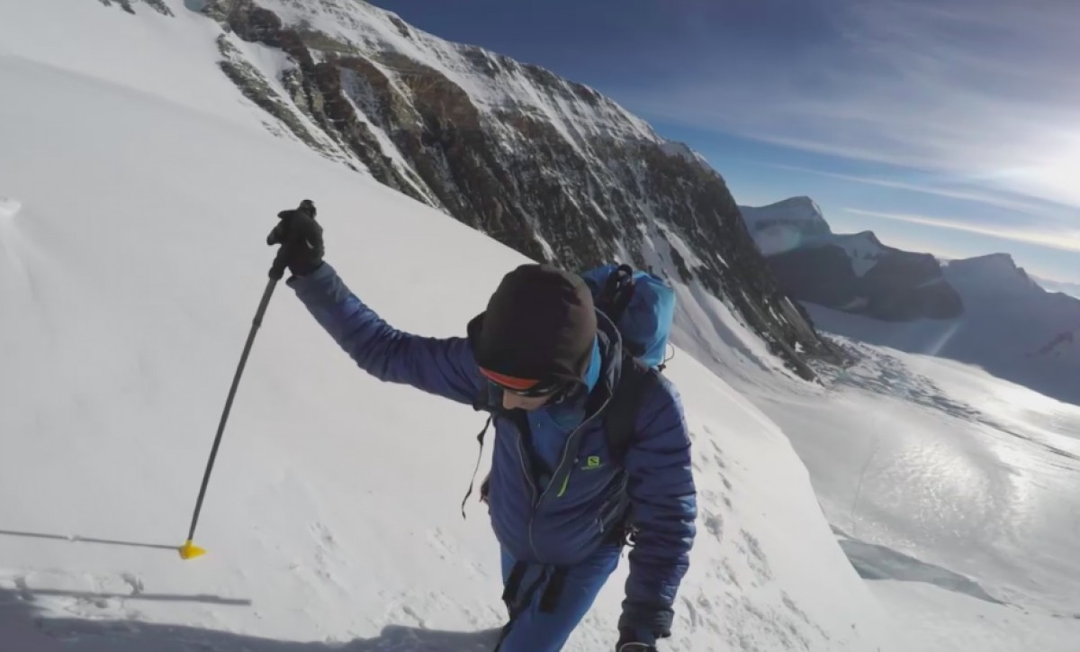 Kilian Jornet en un dels moments del documental  «De camí a l'Everest»