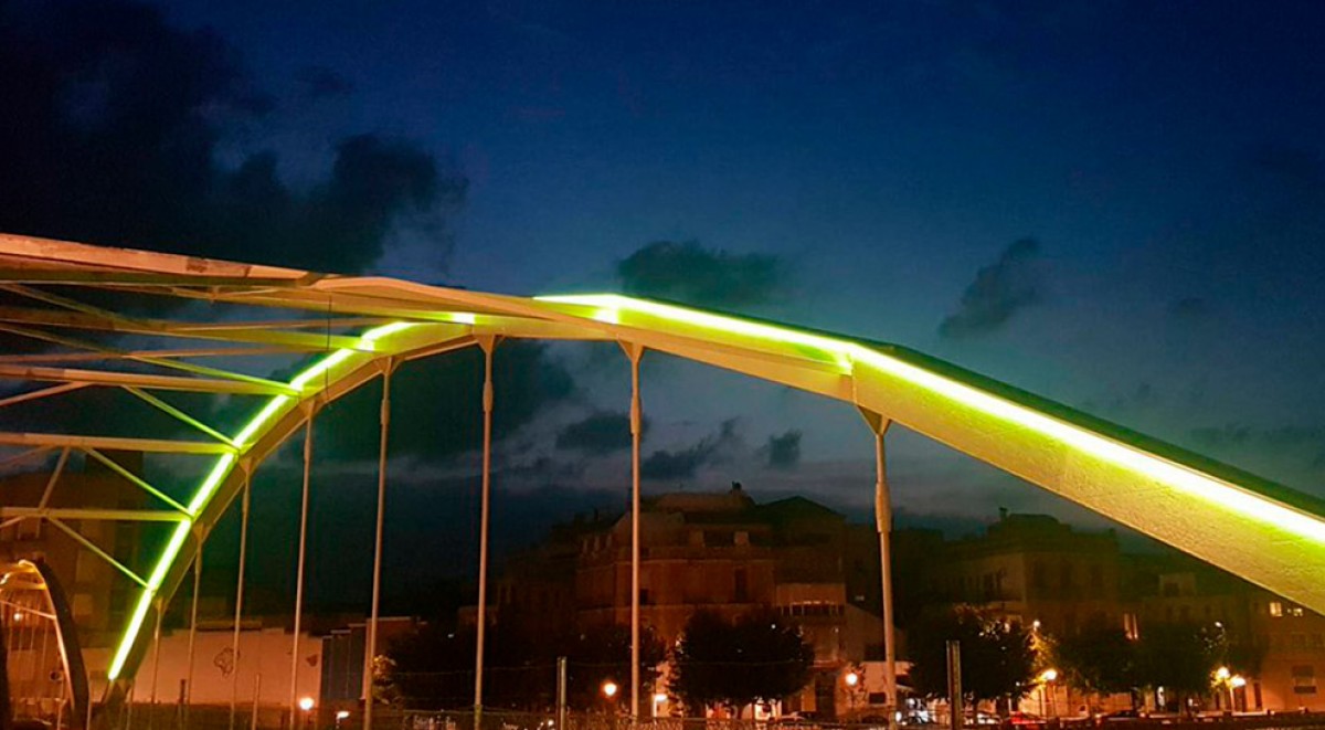 El pont de l'Estat il·luminat, en una imatge d'arxiu.