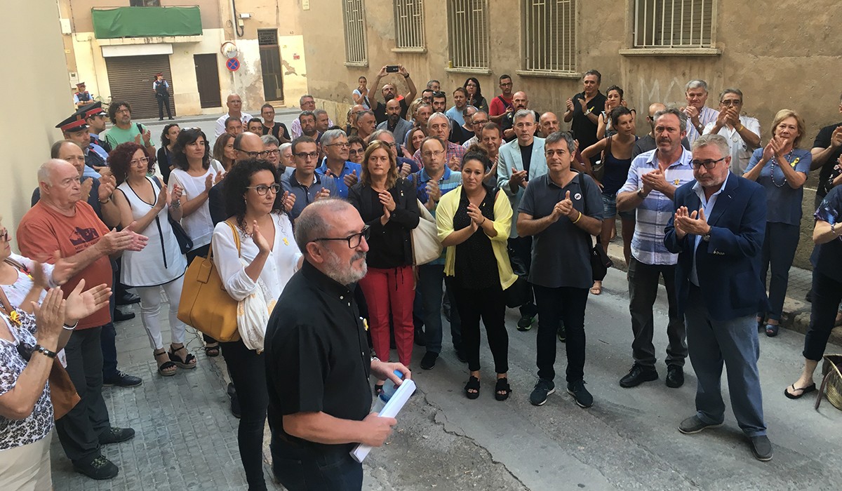 Paco Gas a la sortida dels Jutjats de Tortosa. Foto d'arxiu