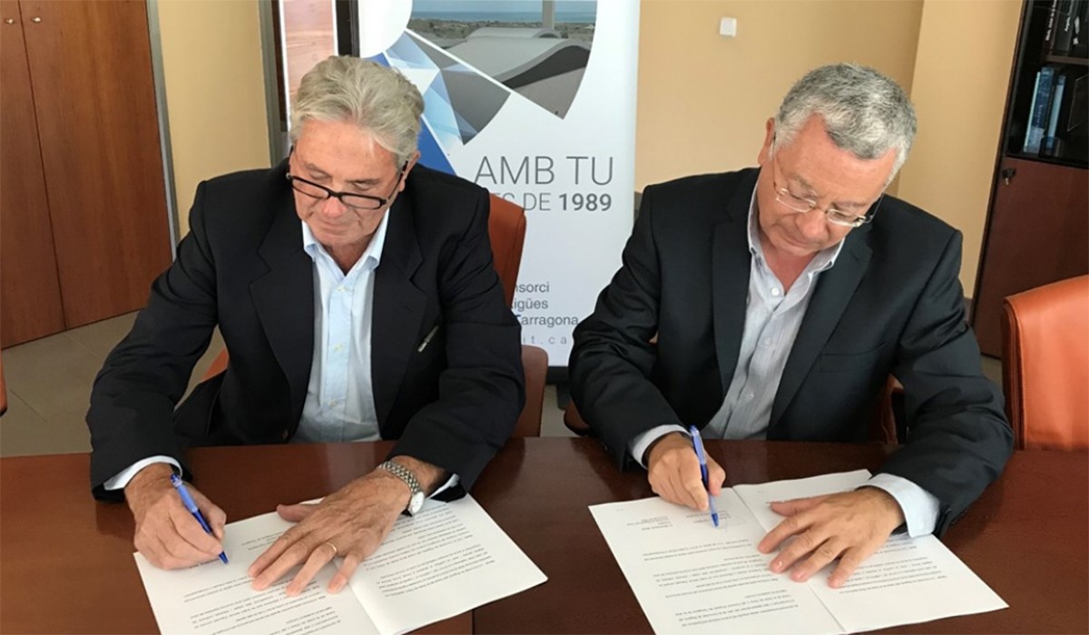 Josep Xavier Pujol i Manel Masià signant el conveni de col·laboració
