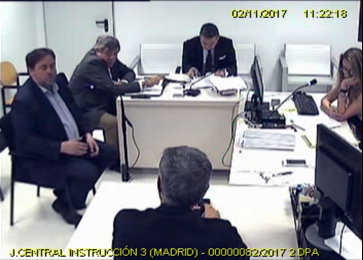 Imatge, extreta de vídeo, d'Oriol Junqueras mentre declarava a l'Audiència Nacional el 2-11-17.
