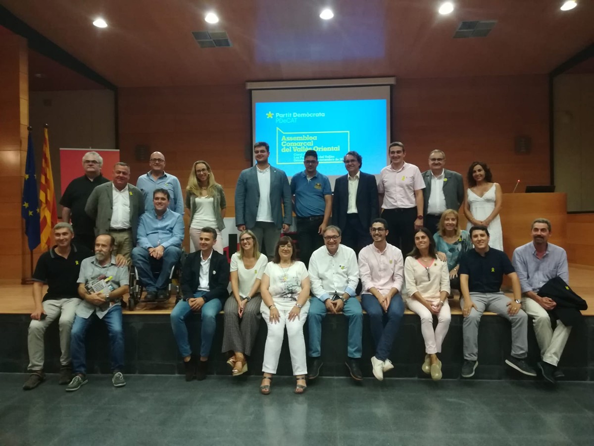 Foto de grup de la nova executiva del PDECat del Vallès Oriental