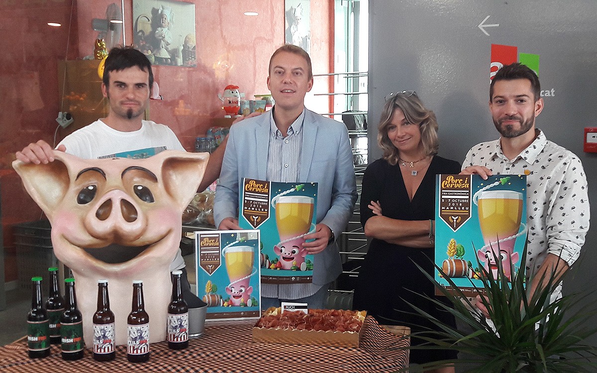 Cesc Colom, Àlex Garrido, Imma Muñoz i Eudald Sellarès, durant la roda de premsa de presentació de la 26a Fira Gastronòmica del Porc i la Cervesa