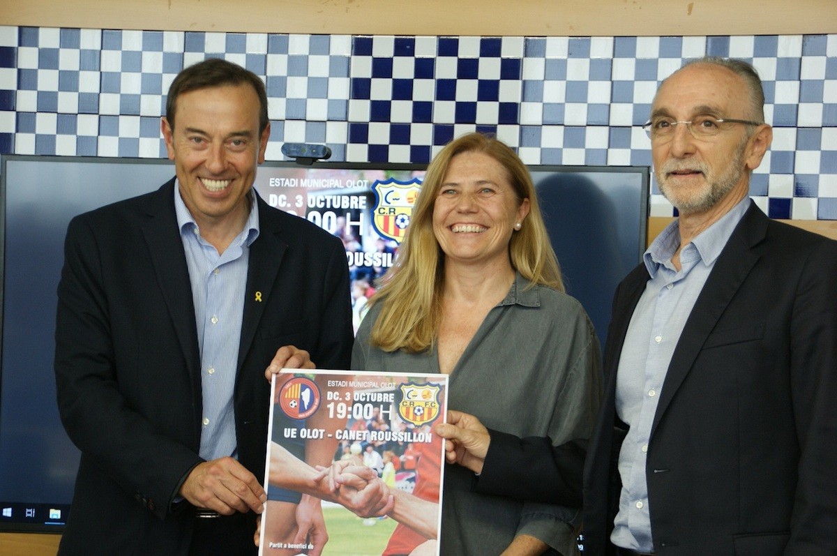 Pep Berga, Núria Fité i Joan Agustí drant la presentació de la iniciativa a l'Ajuntament d'Olot.