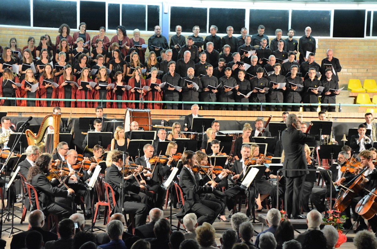 Actuació de la Polifònica de Puig-reig i de l'Orquestra Simfònica del Liceu (arxiu).