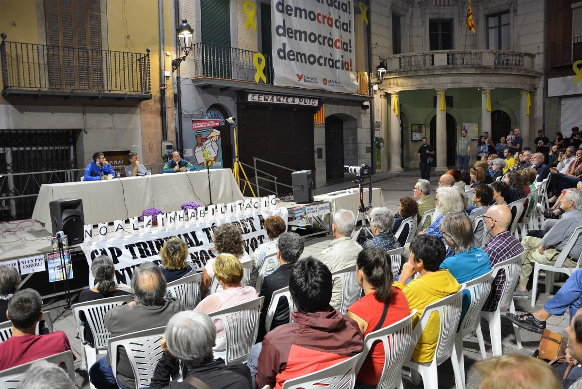 Acte d'inici de la campanya de suport popular a l'alcaldessa Montse Venturós.