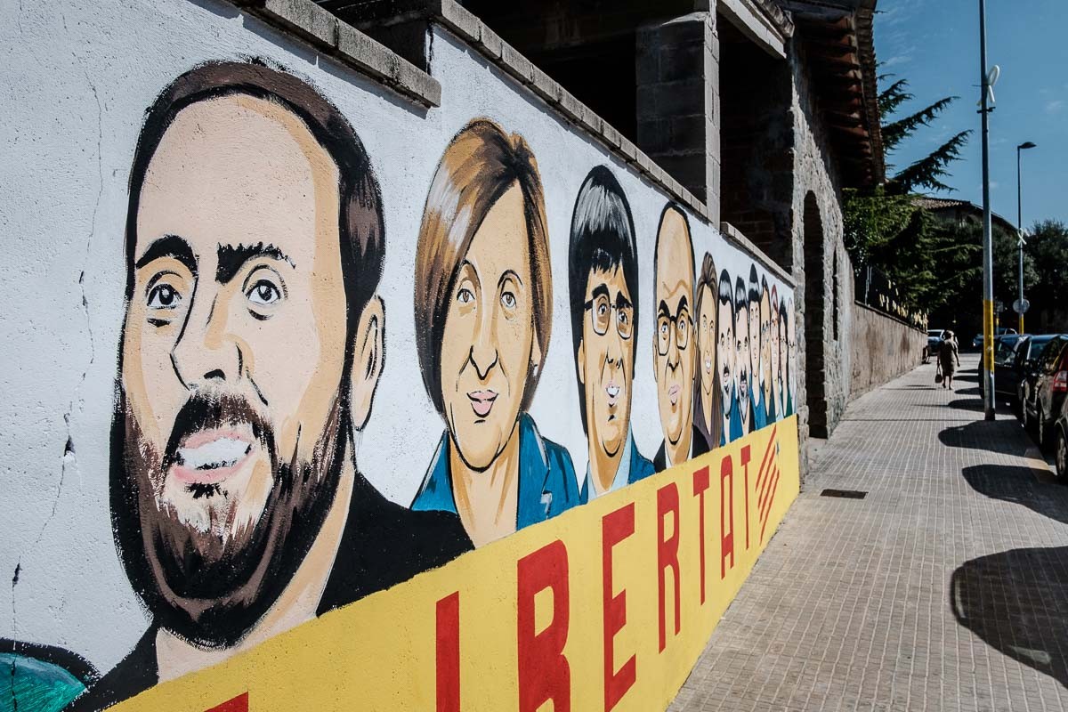 El mural de Folgueroles que reclama la llibertat de Junqueras i la resta de presos i exiliats.