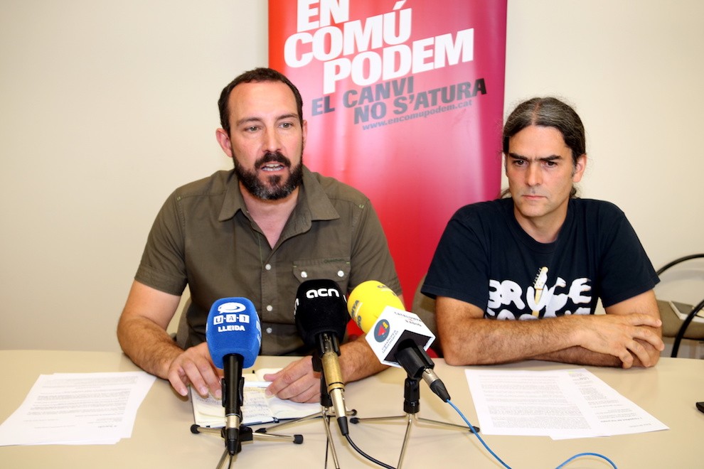 Jaume Moya, a l’esquerra, durant una roda de premsa 