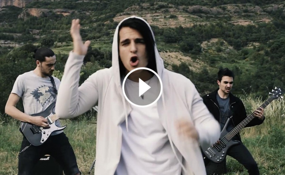 Fragment del videoclip del primer single de la banda