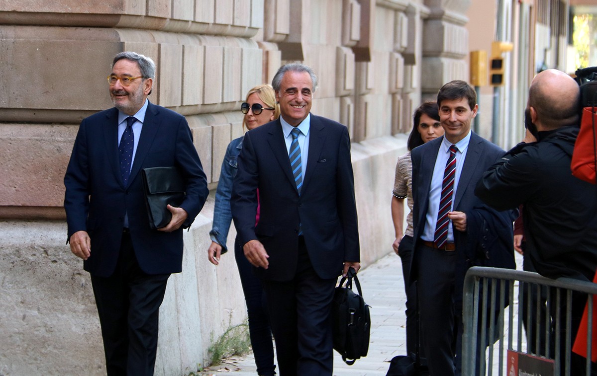 Arribada de l'expresident de CatalunyaCaixa Narcís Serra a l'arribada de l'Audiència de Barcelona, acompanyat pels seus advocats.