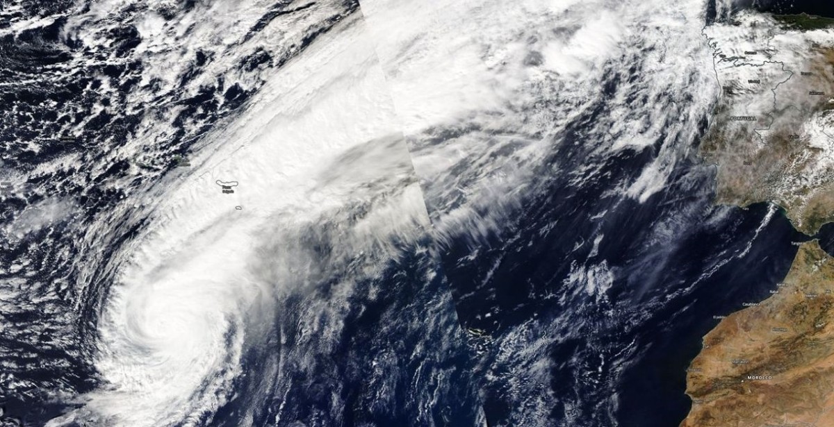 Vista des de l'espai de l'huracà Leslie
