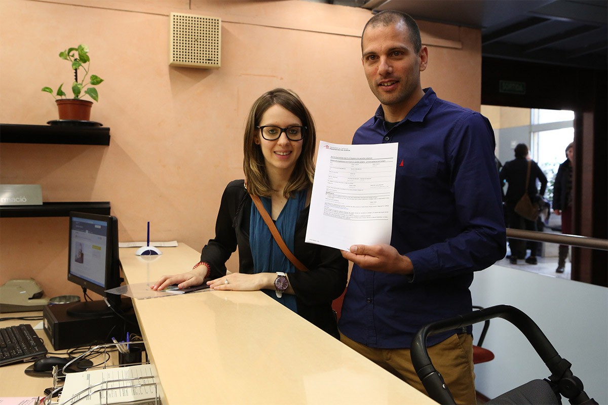 La primera parella que es va inscriure al registre de la Generalitat