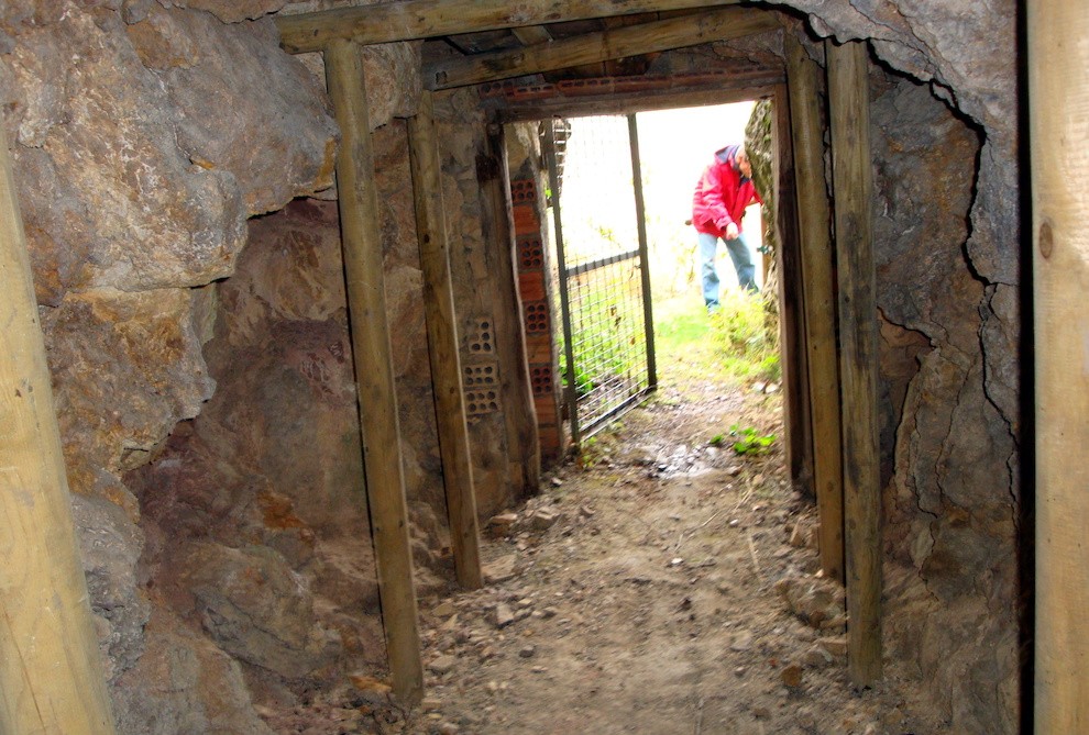 Entrada a la mina Solita, a Peramea, abandonada l’any 1959
