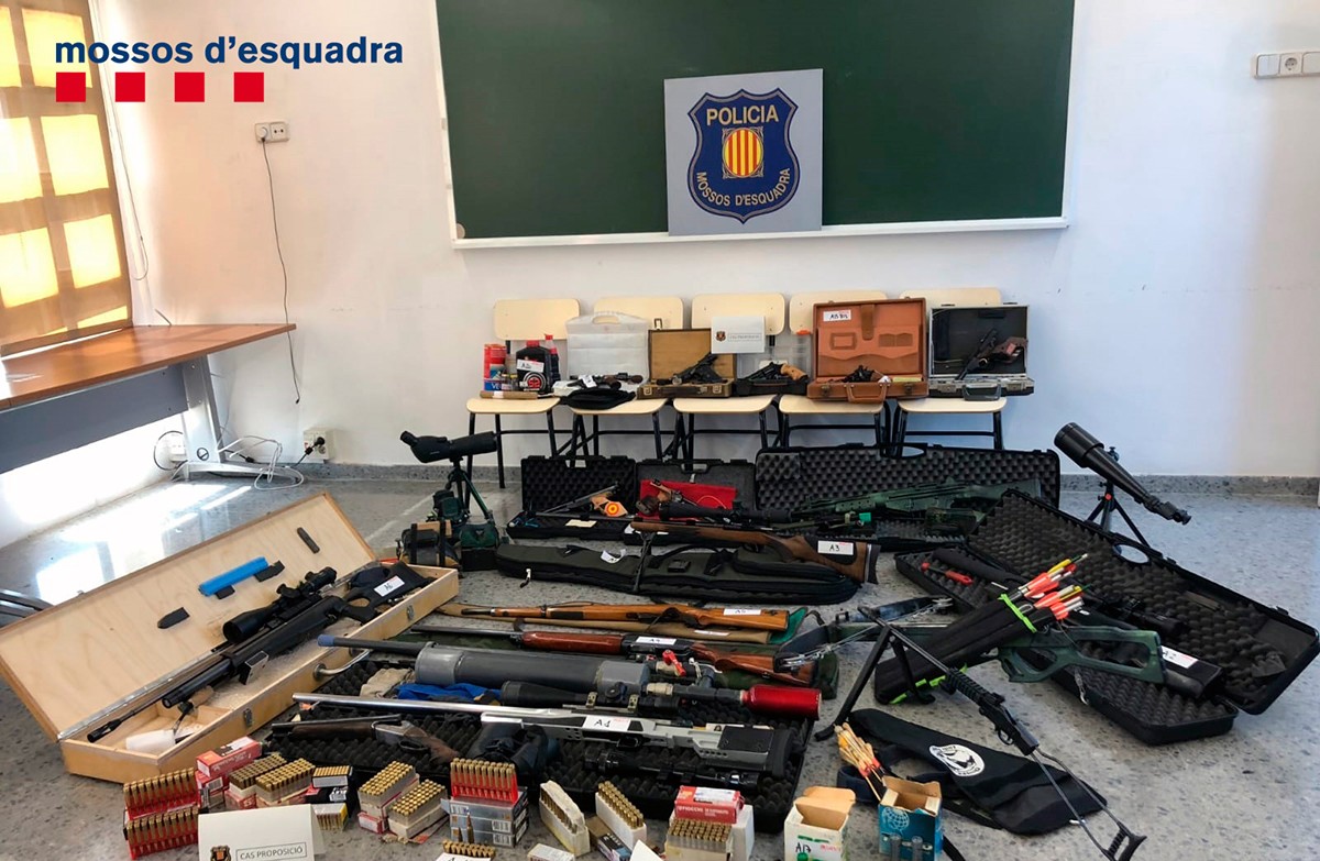 L'arsenal d'armes trobat a casa del franctirador