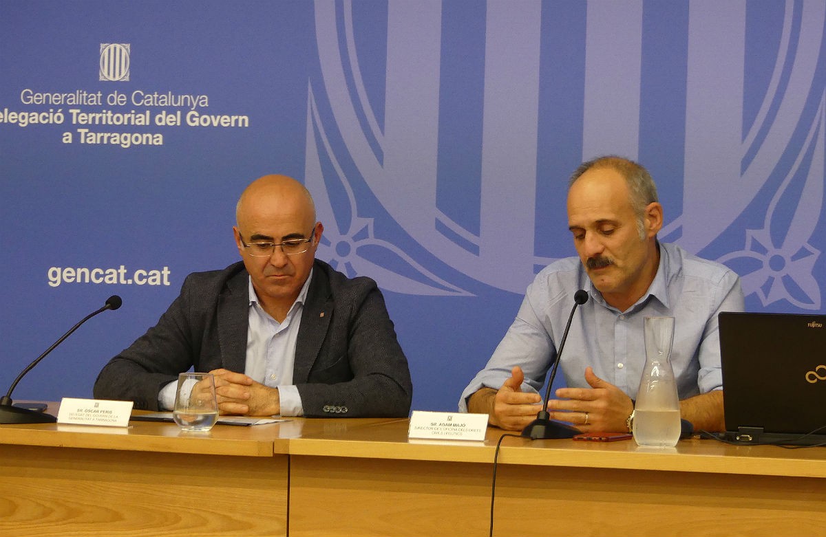 Òscar Peris, delegat del Govern a Tarragona, i Adam Majó, director de l'Oficina dels Drets Civils i Polítics, a Tarragona