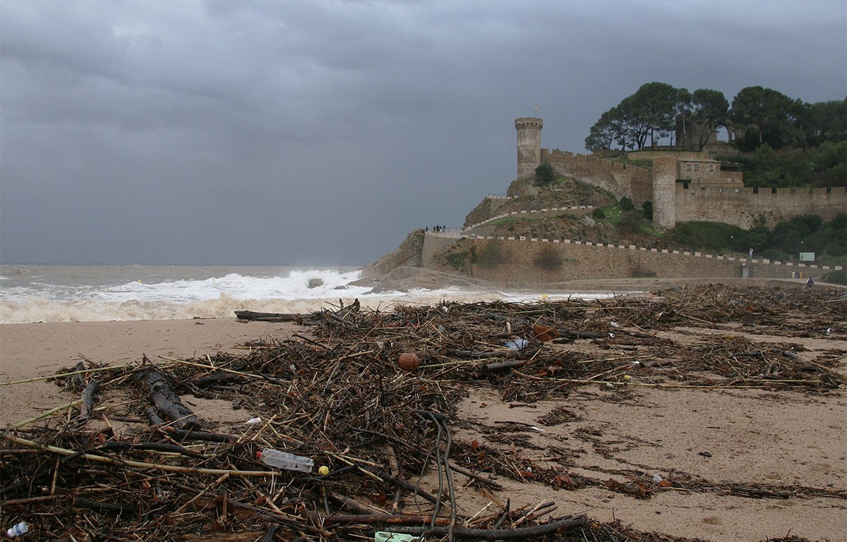 La platja de Tossa de Mar, després de la tempesta