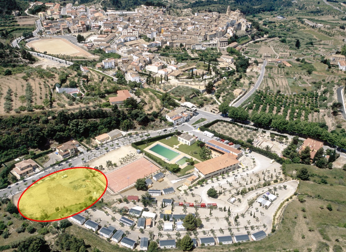Zona on s'ubicarà el pavelló poliesportiu, al complex turístic del municipi.