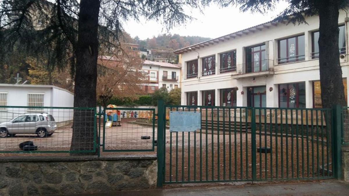 El pati de l'escola Pirineu d'educació infantil ha estat l'espai proposat per CiU per denominar-se plaça 1 d'octubre