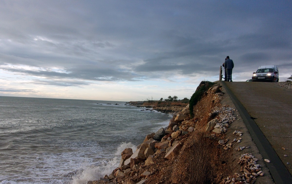 El temporal va afectar greument els penya-segats i esculleres de la costa canareva.