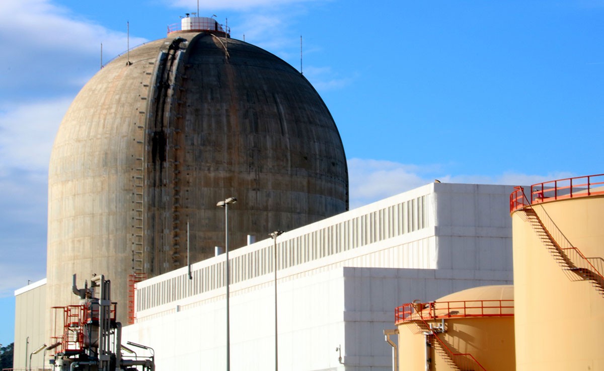 Vista exterior de l'edifici de contenció del reactor de Vandellòs II.