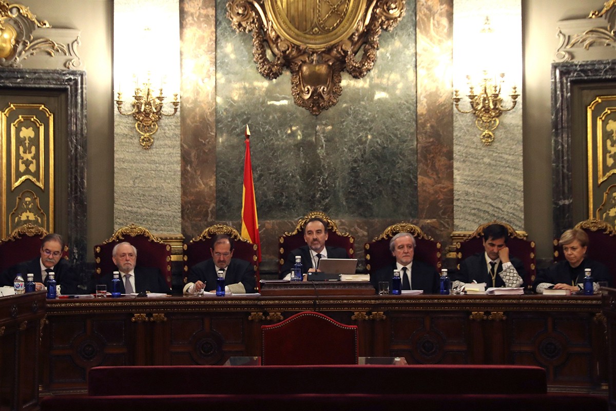 El magistrat Manuel Marchena i la resta de membres del tribunal de l'1-O