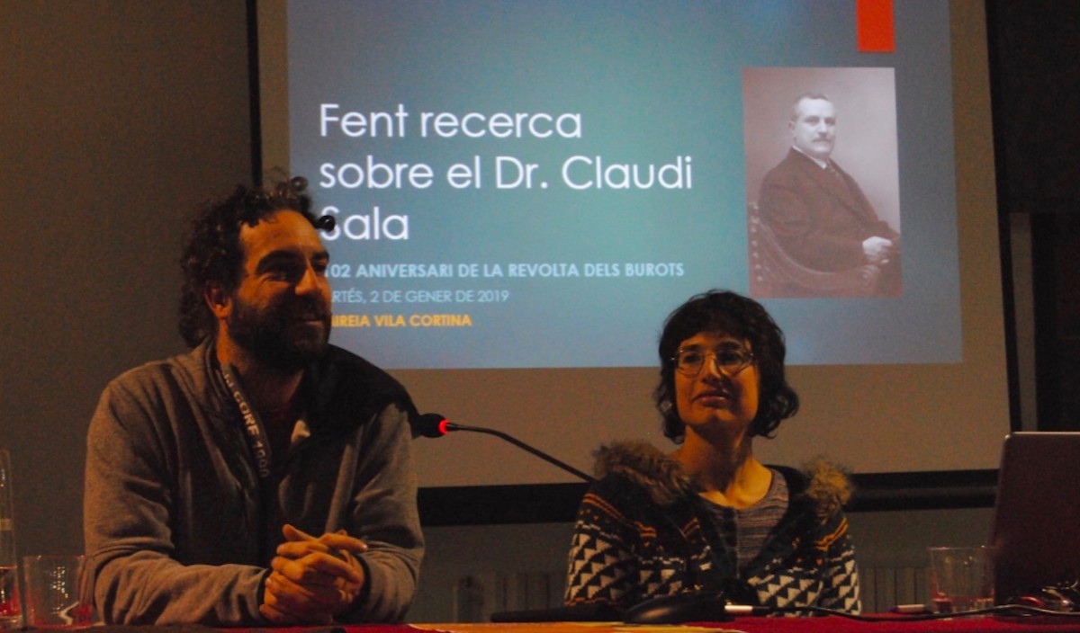 Ernest Clotet i Mireia Vila durant la conferència explicativa de les noves troballes emmarcades en la Revolta dels Burots