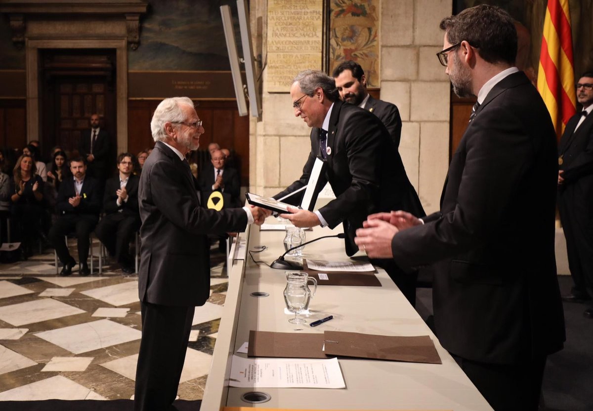 Carles Viver i Pi-Sunyer rep la Medalla d'Or de la Generalitat