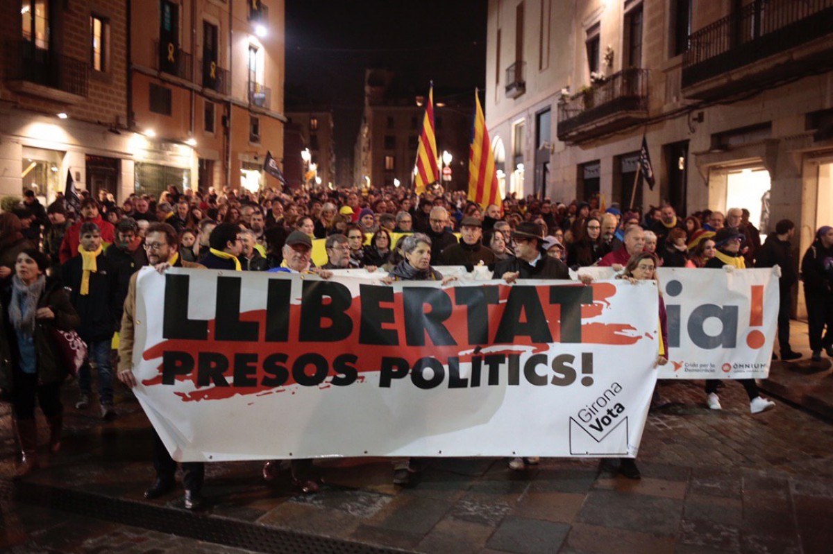 Milers de persones protesten a Girona contra les detencions