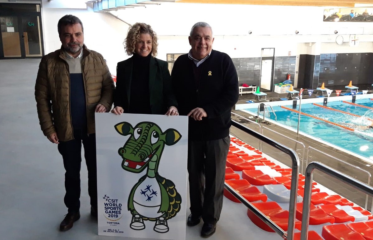 Meritxell Roigé; el president de la Unió de Consells Esportius de Catalunya, Jaume Domingo, i el regidor d'Esports de Tortosa, Joaquin del Pino, en una imatge d'arxiu de la presentació del cartell dels World Sport Games 2019.