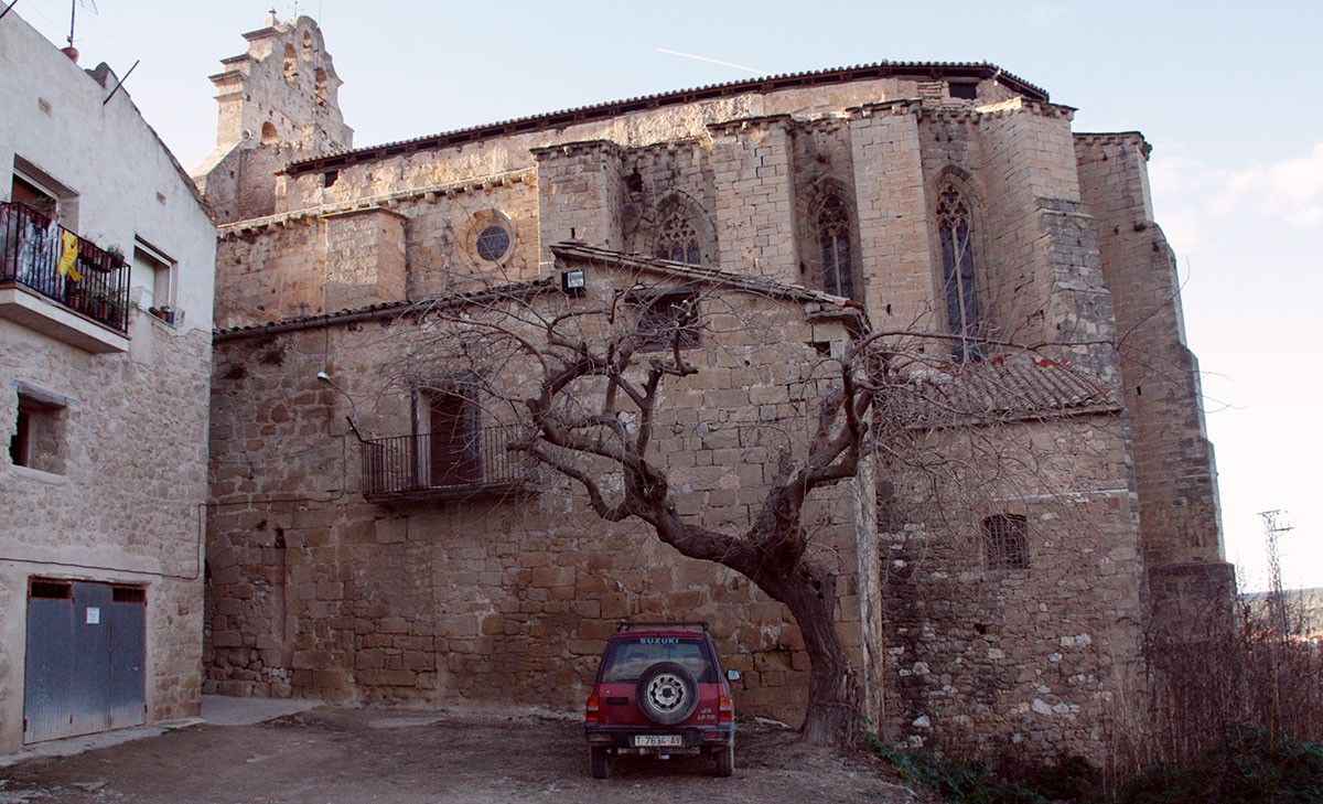 La Casa Abadia, adossada a l'església Sant Joan Baptista d'Horta de Sant Joan que es convertirà en el nou Museu Picasso.