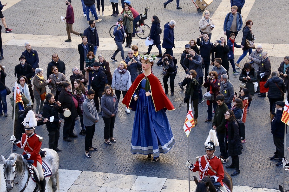 La gegantona Laia, la gran protagonista de la festa major d'hivern de Barcelona