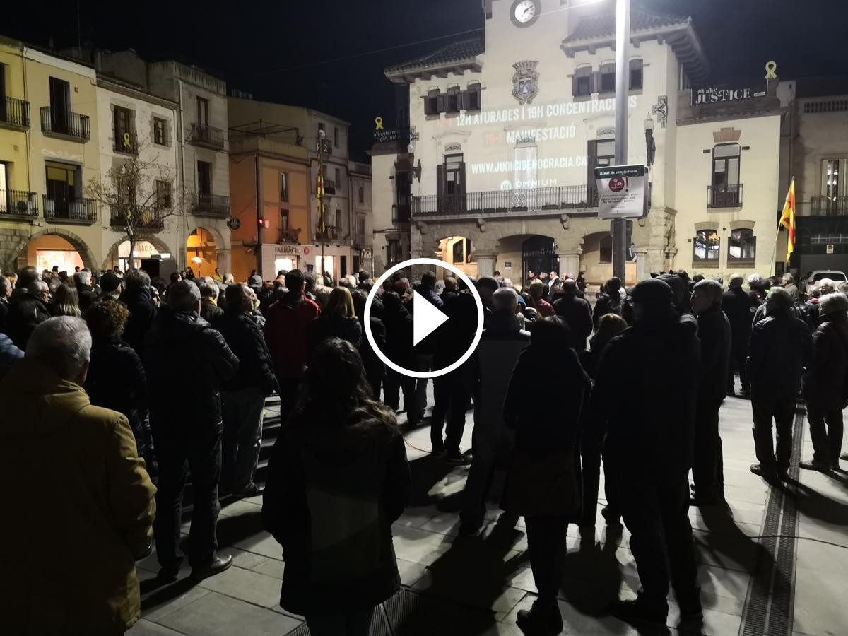 Concentració de veïns del Baix Montseny a Sant Celoni contra el judici de l'1-O