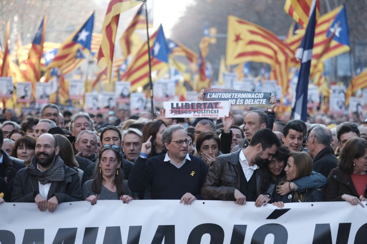 Quim Torra, Roger Torrent i diverses personalitats, en l'última gran manifestació a Barcelona