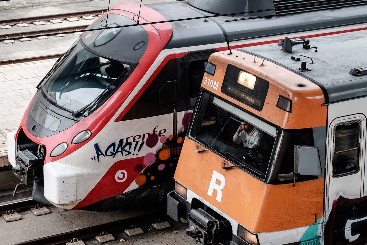 Dos trens de Rodalies aturats a l'estació de Vic