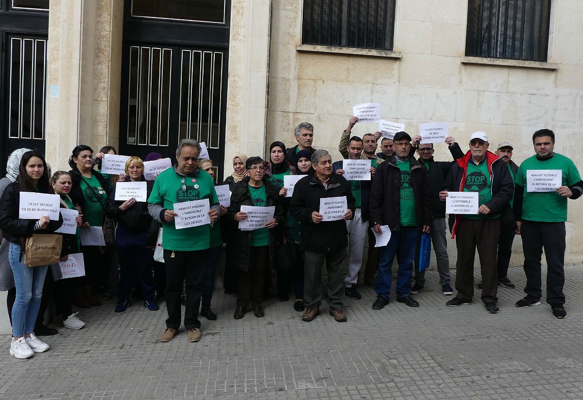 Membres de la PAH  davant dels jutjats de Tarragona, en una imatge d'arxiu 