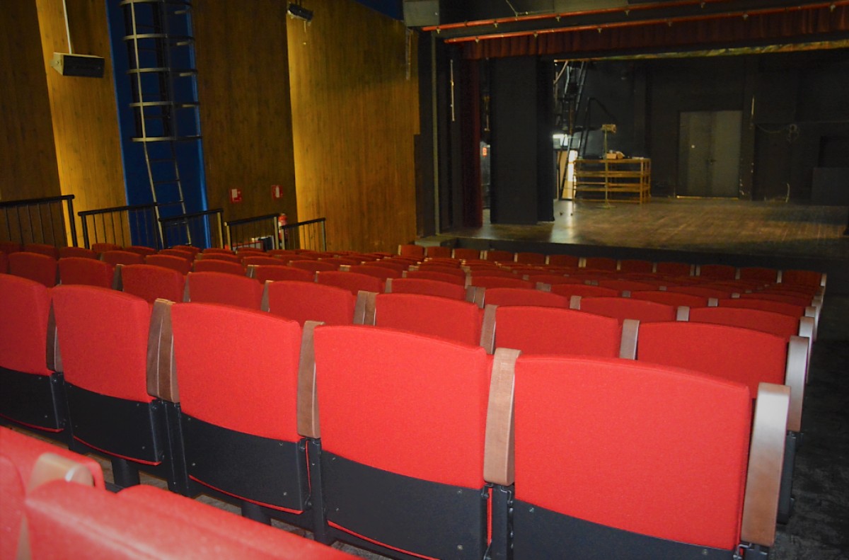 Les noves butaques al Teatre de l'Ametlla de Merola (arxiu).