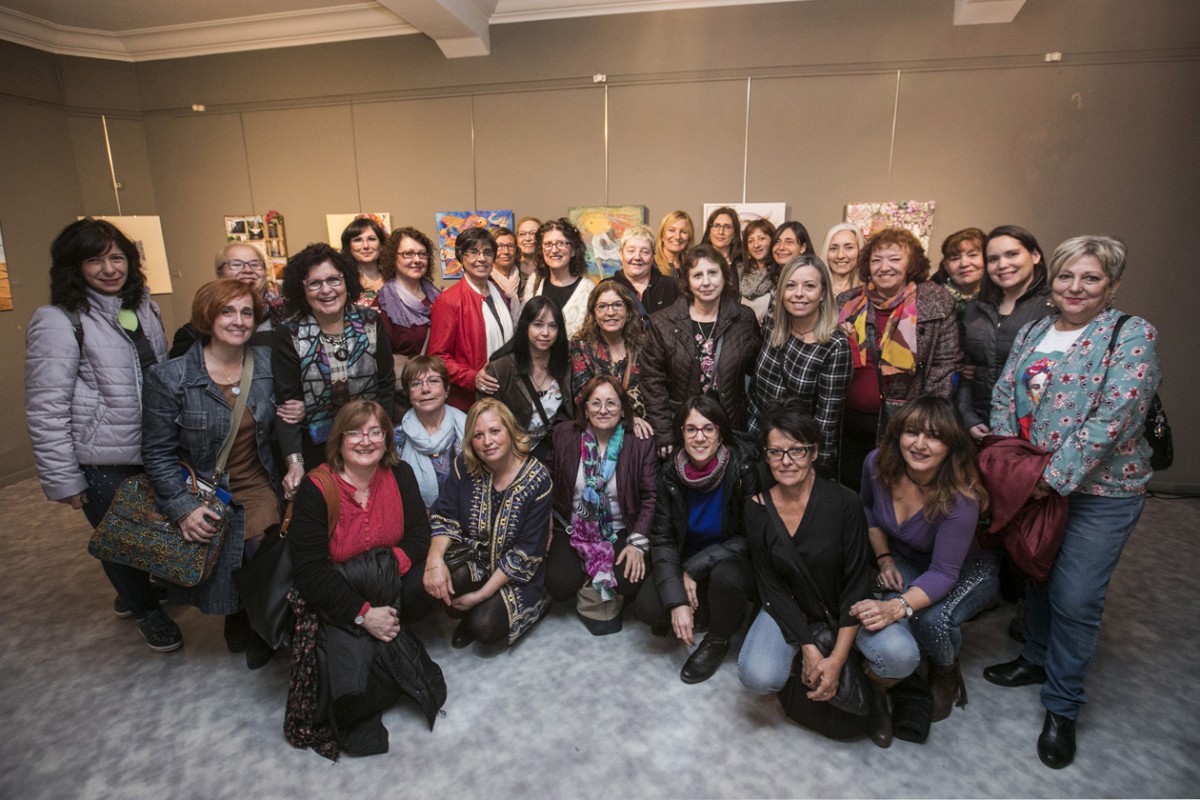 Les sòcies de Mujeres Creatives del Vallès a la inauguració de l'exposició 
