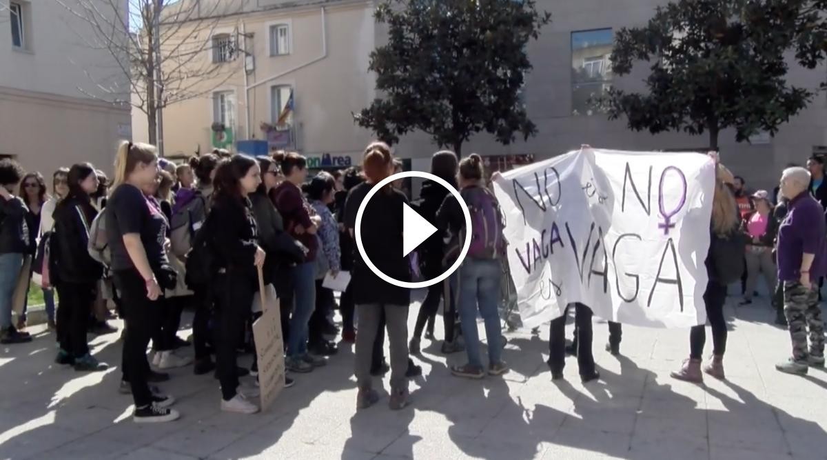 Multitudinària manifestació per la vaga feminista del 8 de març a Rubí