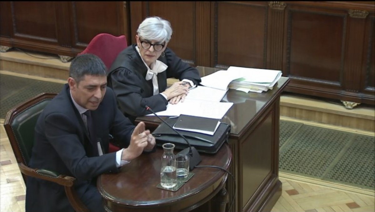 Josep Lluís Trapero i la seva advocada, Olga Tubau, aquest dijous al Suprem