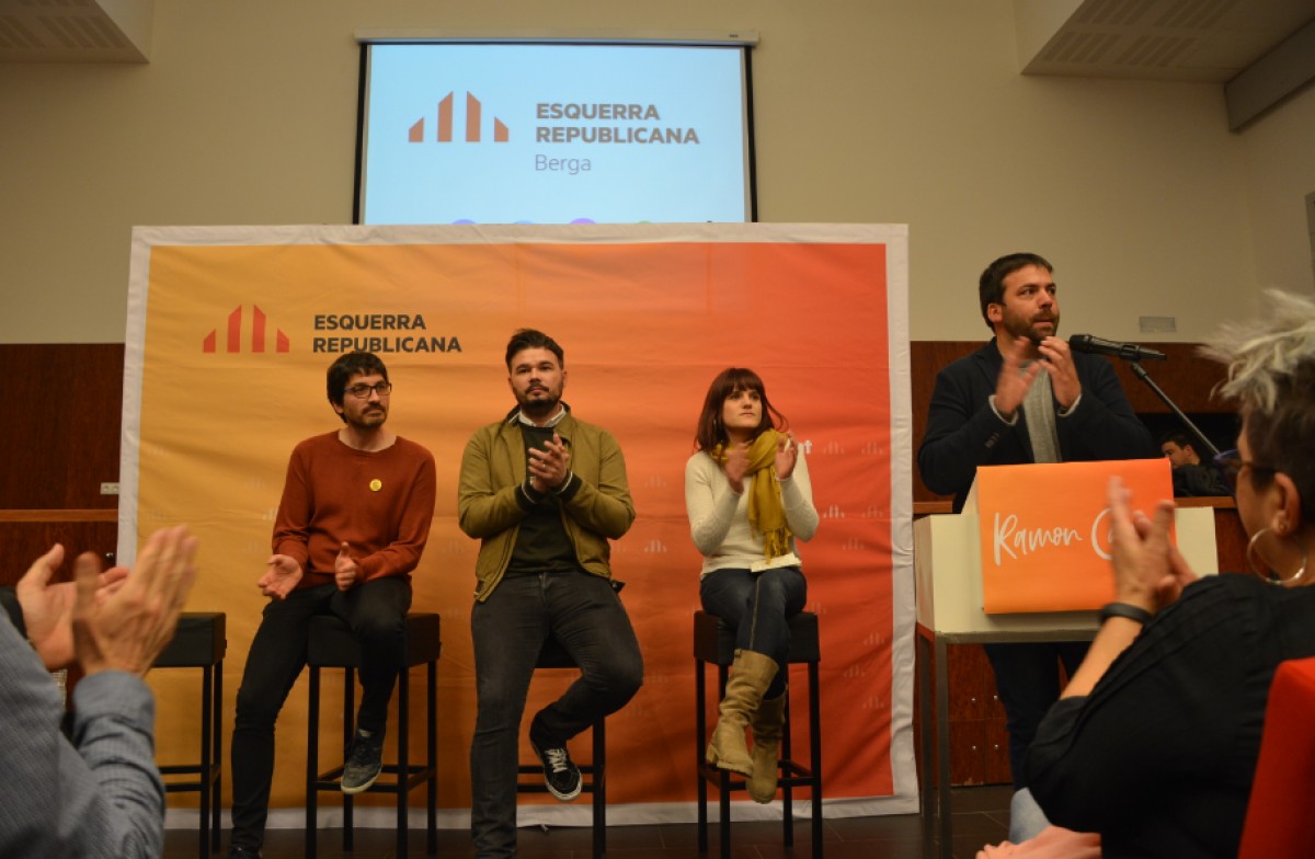 Ramon Camps durant l'acte de presentació oficial de la seva candidatura amb Gabriel Rufián, Alba Camps i Isaac Peraire.