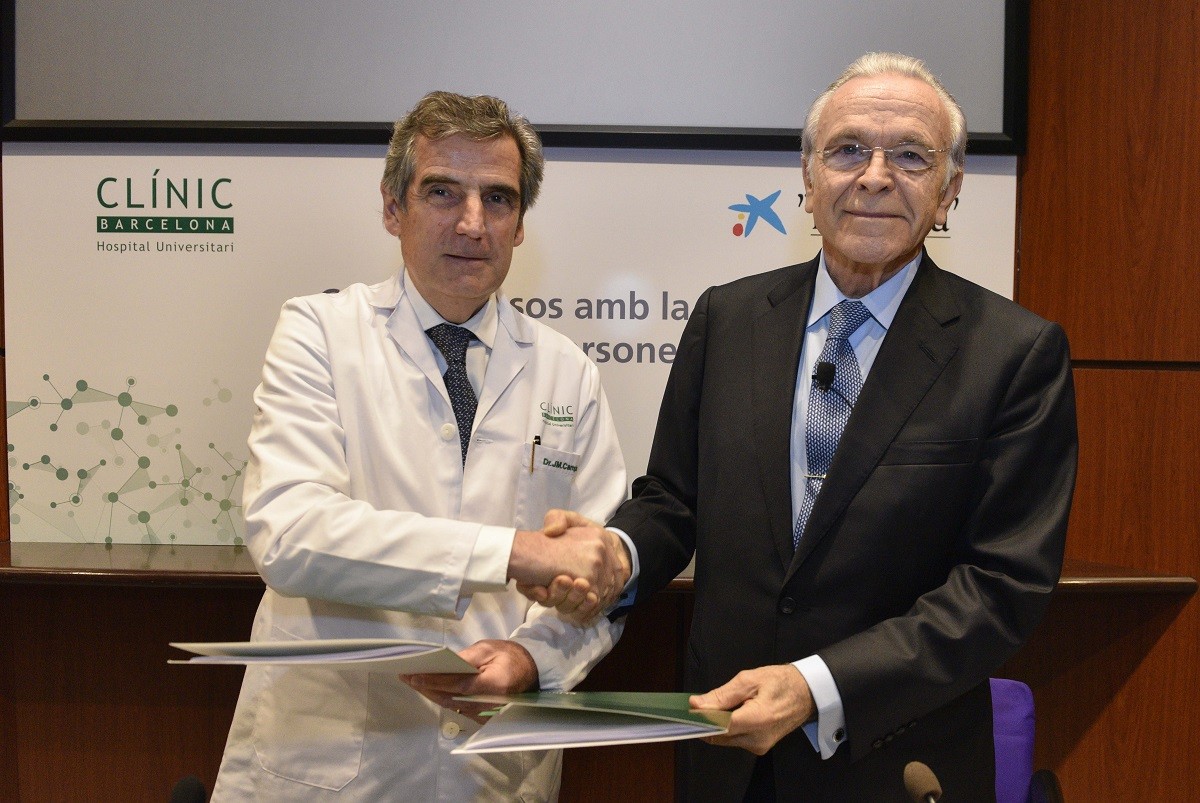 El director general de l’Hospital Clínic de Barcelona i el president de la Fundació Bancària La Caixa