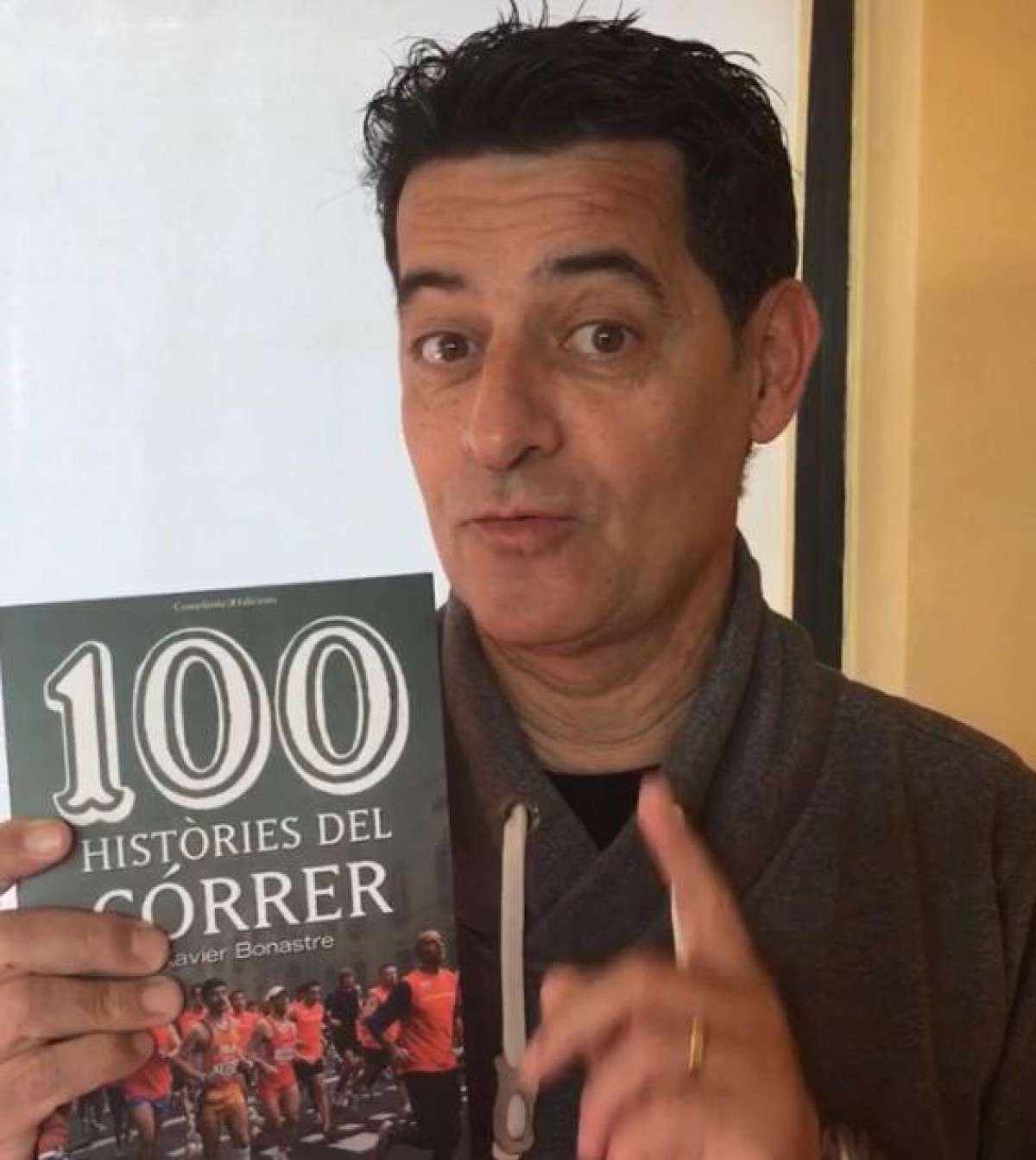 Xavier Bonastre presenta «100 històries del córrer» a Rubí