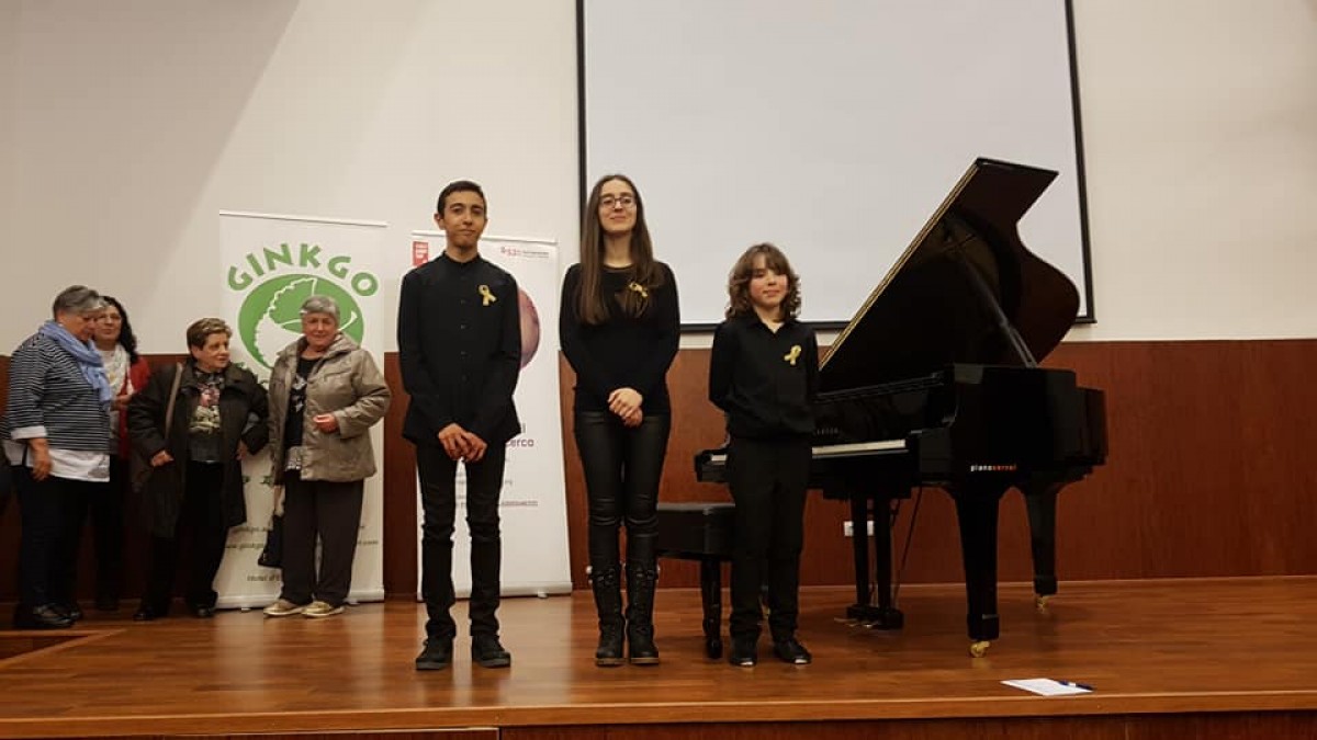 Ot Ortega, Carolina Rosa i Pau Farré que van actuar en el concert solidari.