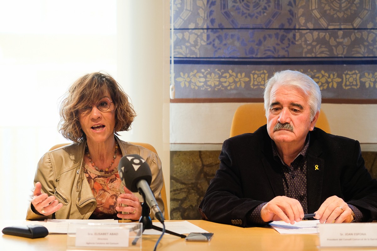 Elisabet Abat i Joan Espona durant la presentació dels resultats.