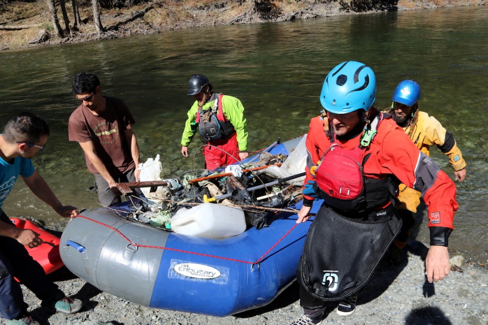 Voluntaris que han participat a la neteja del riu Noguera Pallaresa