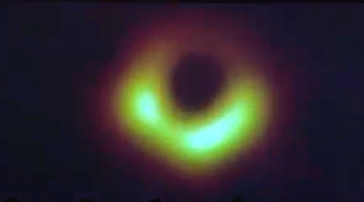 Primera imatge d'un forat negre