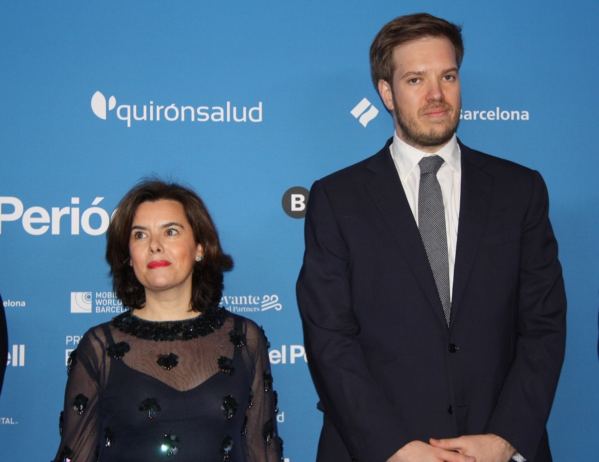 El president del Grupo Zeta, Antonio Asensio Mosbah, i l'exvicepresidenta espanyol, Soraya Sáenz de Santamaria.